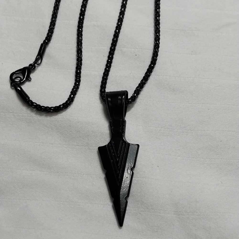 Long Black Arrow pendant Necklace